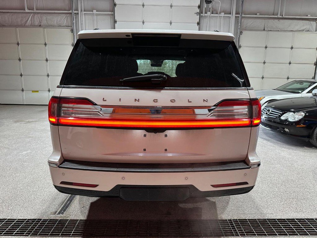 Used 2018 Lincoln Navigator Select w/ Technology Package image 4