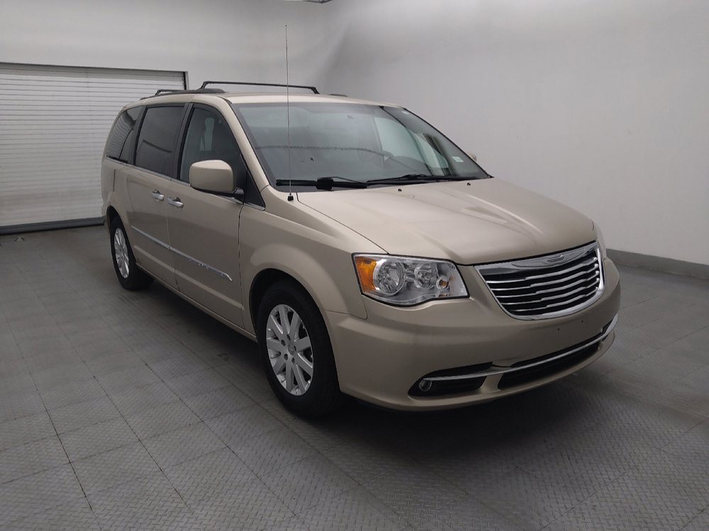 Used 2015 Chrysler Town & Country Touring w/ Driver Convenience Group FWD image 13