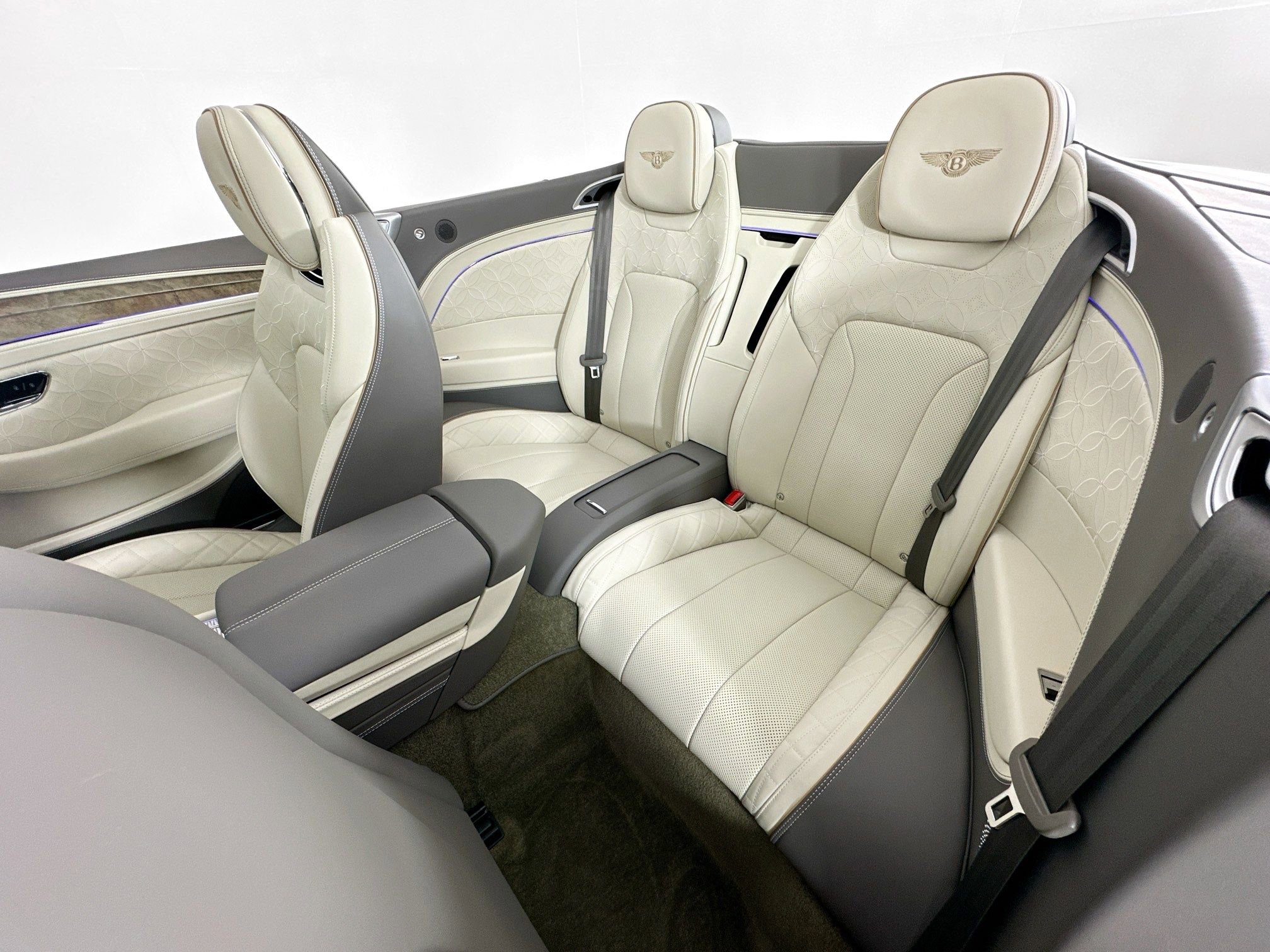 Certified 2023 Bentley Continental GT V8 AWD/4WD image 25