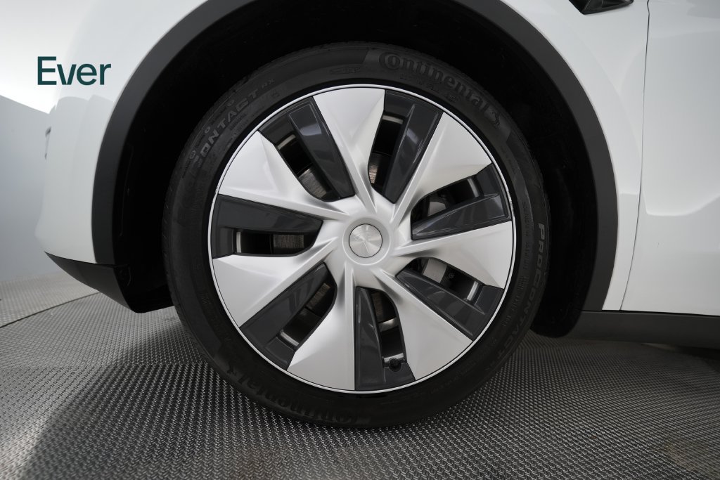 Used 2023 Tesla Model Y Long Range AWD/4WD image 19