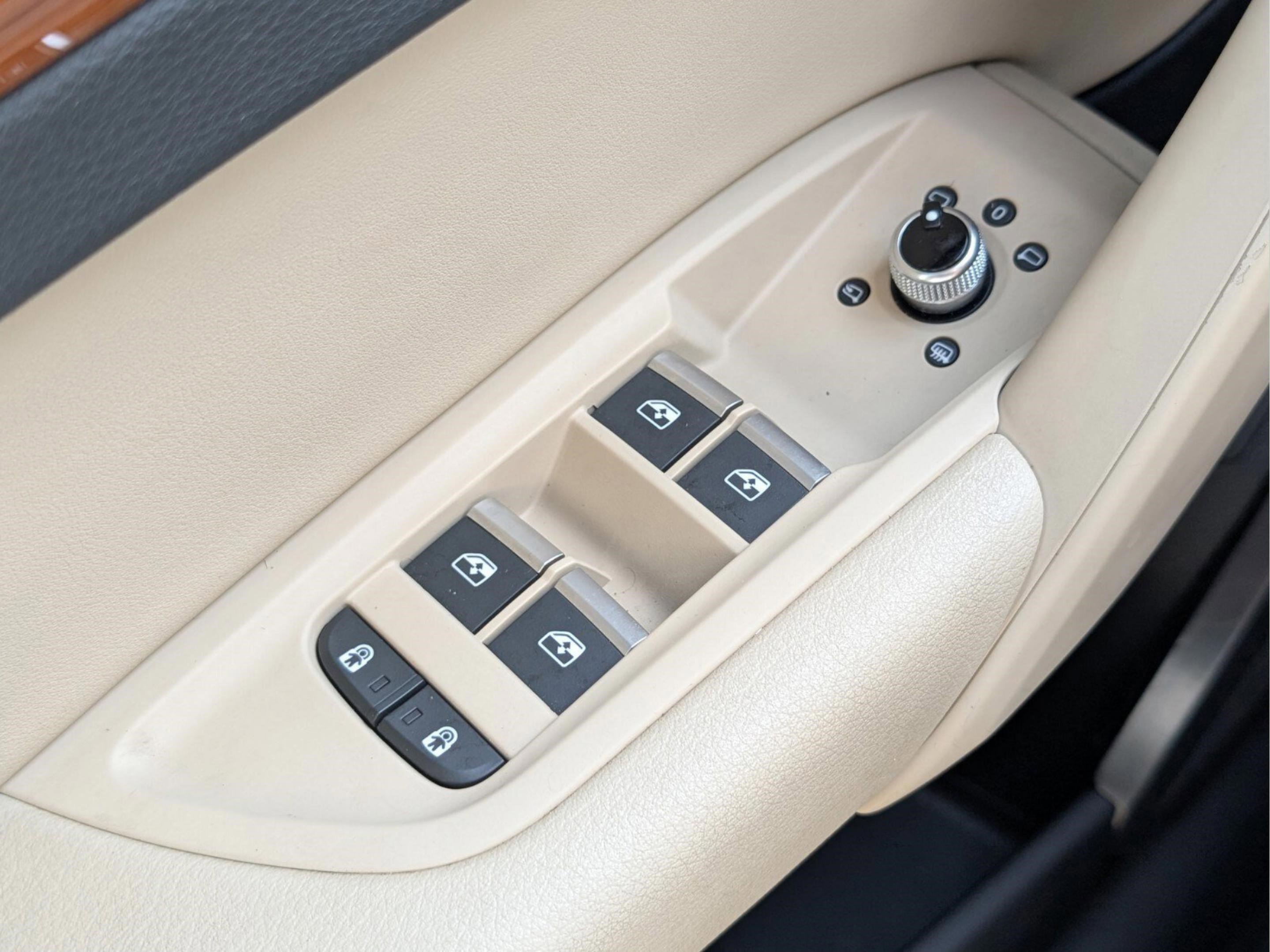 Used 2021 Audi Q5 Premium w/ Convenience Package image 22