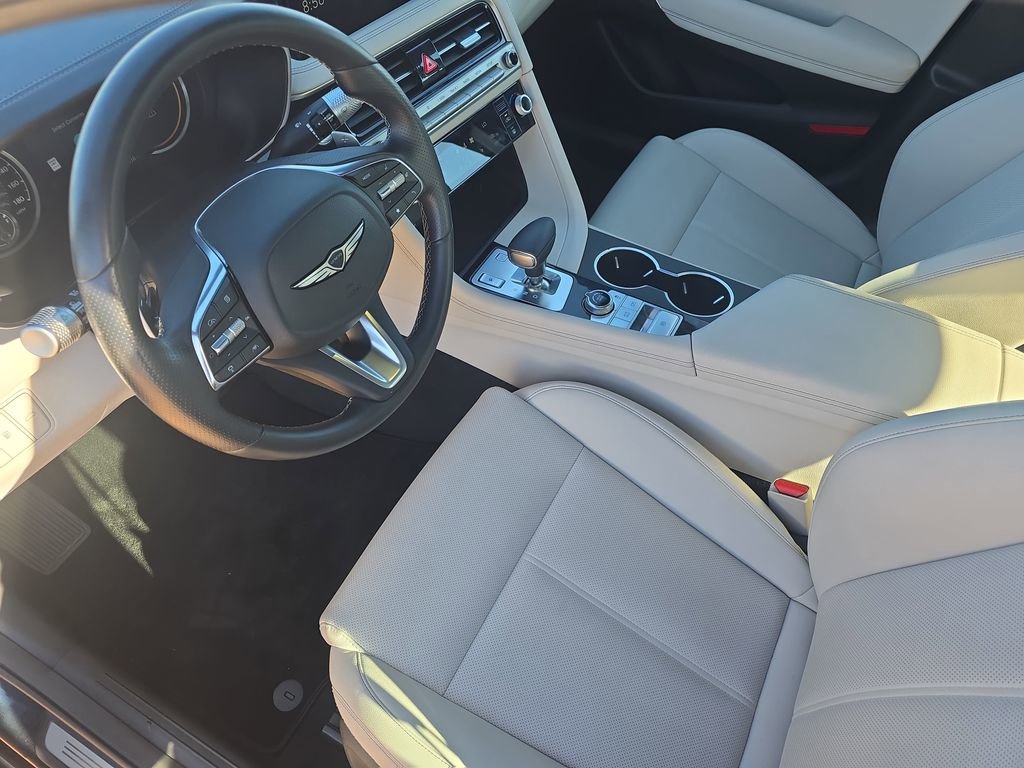 Used 2025 Genesis G70 2.5T image 16