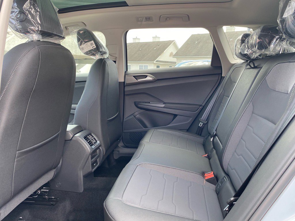 New 2025 Volkswagen Taos SE image 10