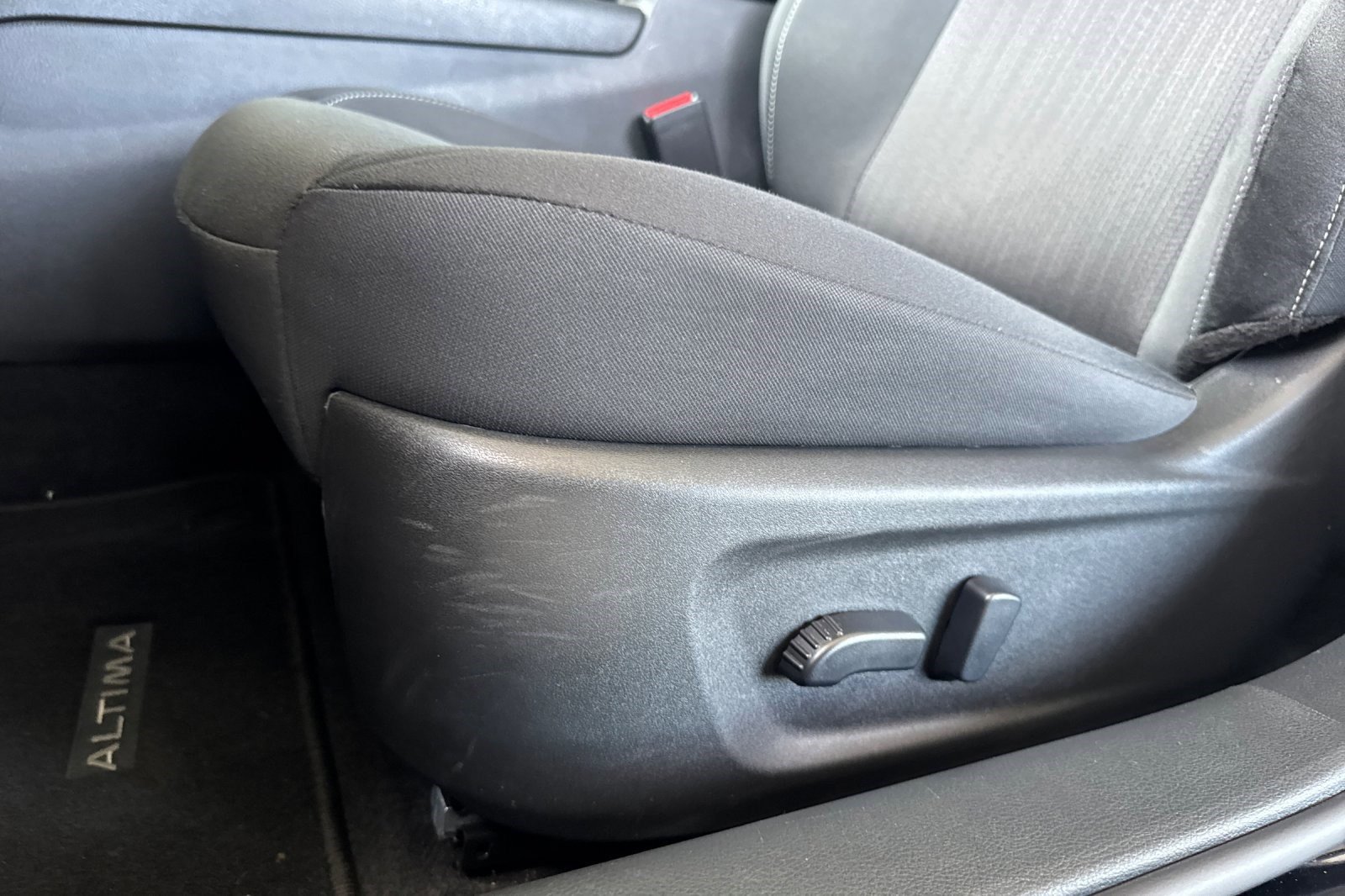 Used 2025 Nissan Altima 2.5 SV image 13