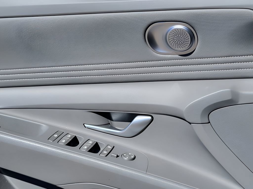 Used 2023 Hyundai Elantra SEL w/ Convenience Package image 13