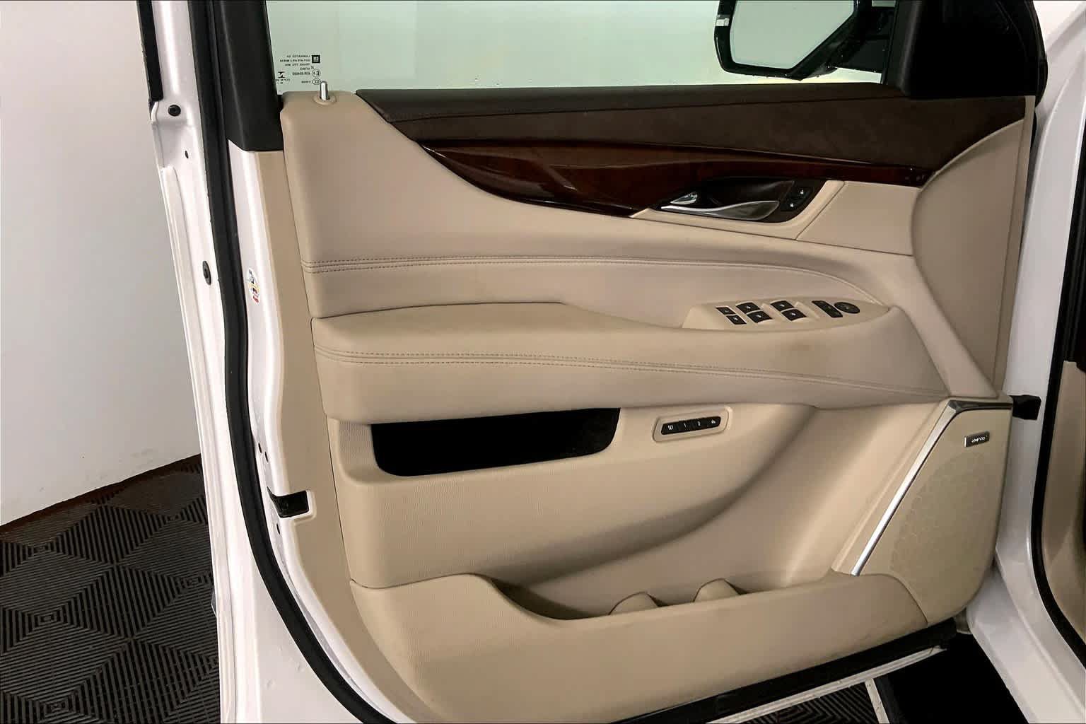 Used 2016 Cadillac Escalade Premium AWD/4WD image 20