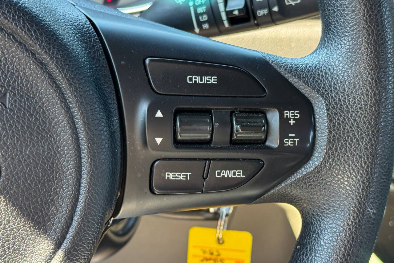 Used 2018 Kia Sedona L FWD image 23