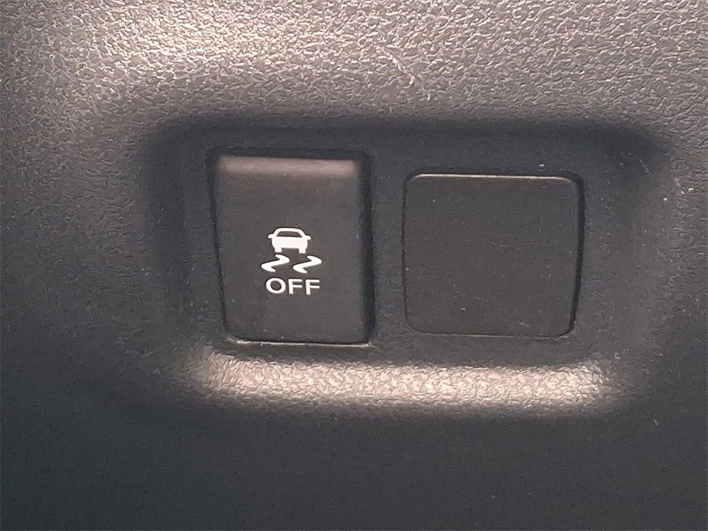 Used 2015 Nissan Versa Note SV image 22