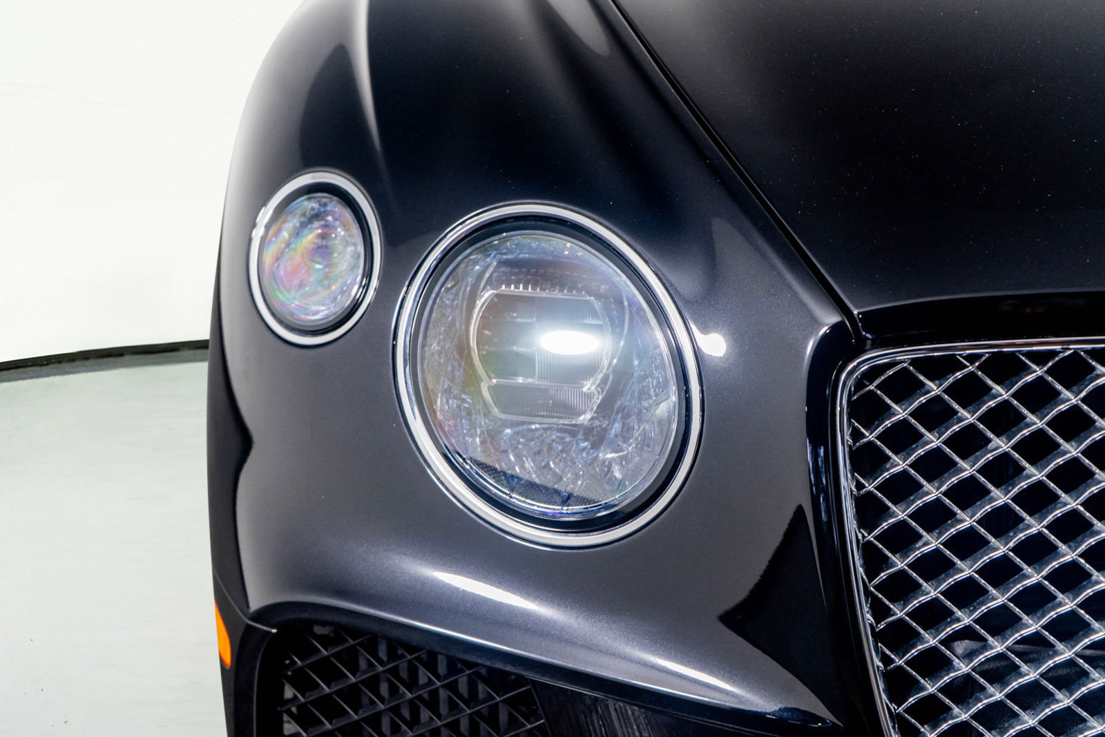 Used 2023 Bentley Continental GT V8 image 23