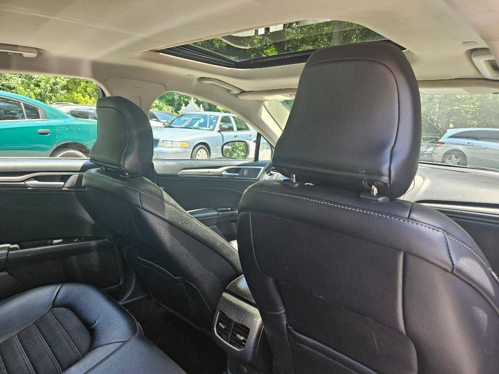 Used 2017 Ford Fusion SE w/ Equipment Group 601A FWD image 36