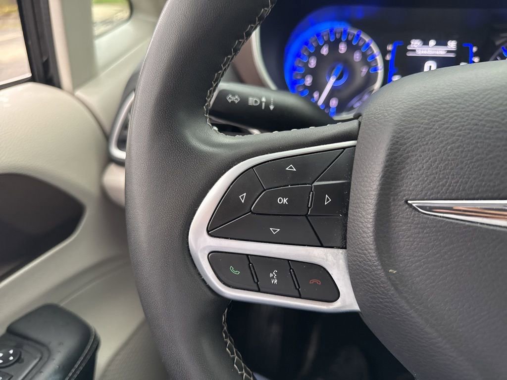 Used 2024 Chrysler Voyager LX image 18