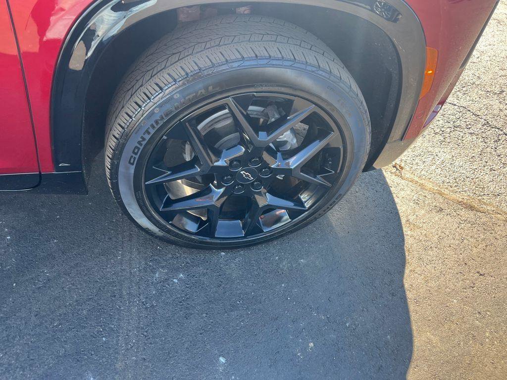 Used 2025 Chevrolet Traverse RS w/ LPO, Floor Liner Package FWD image 35