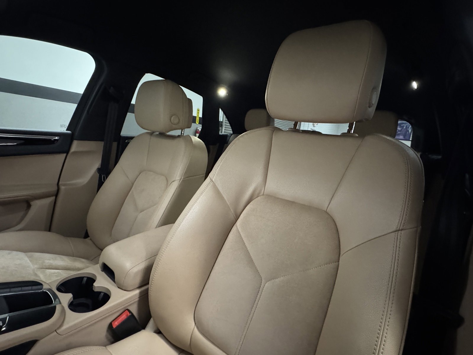 Used 2019 Porsche Macan Base image 25