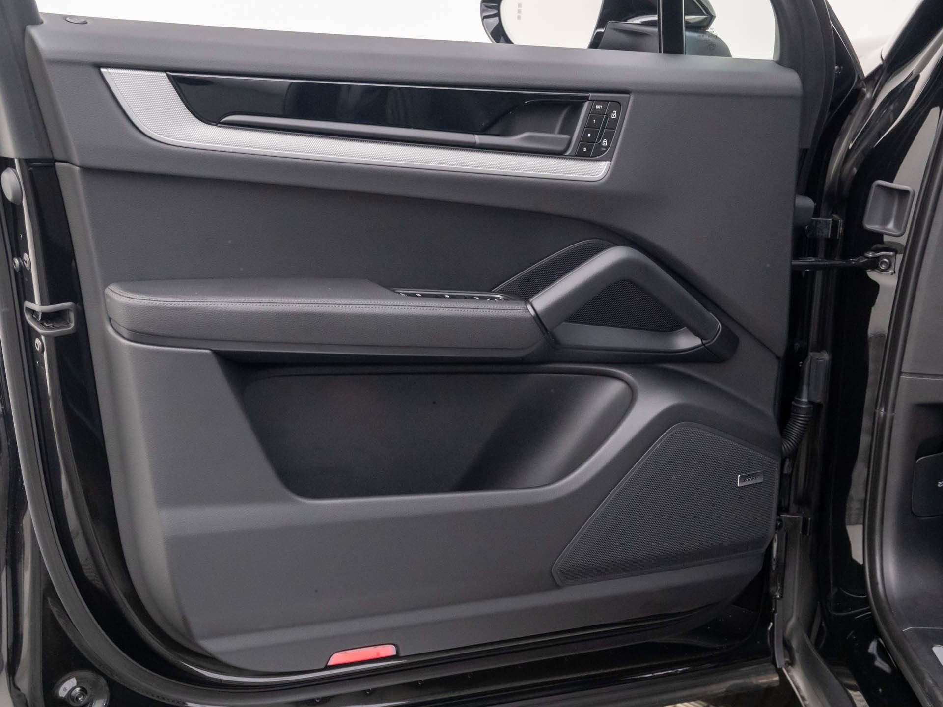 Certified 2025 Porsche Cayenne image 14