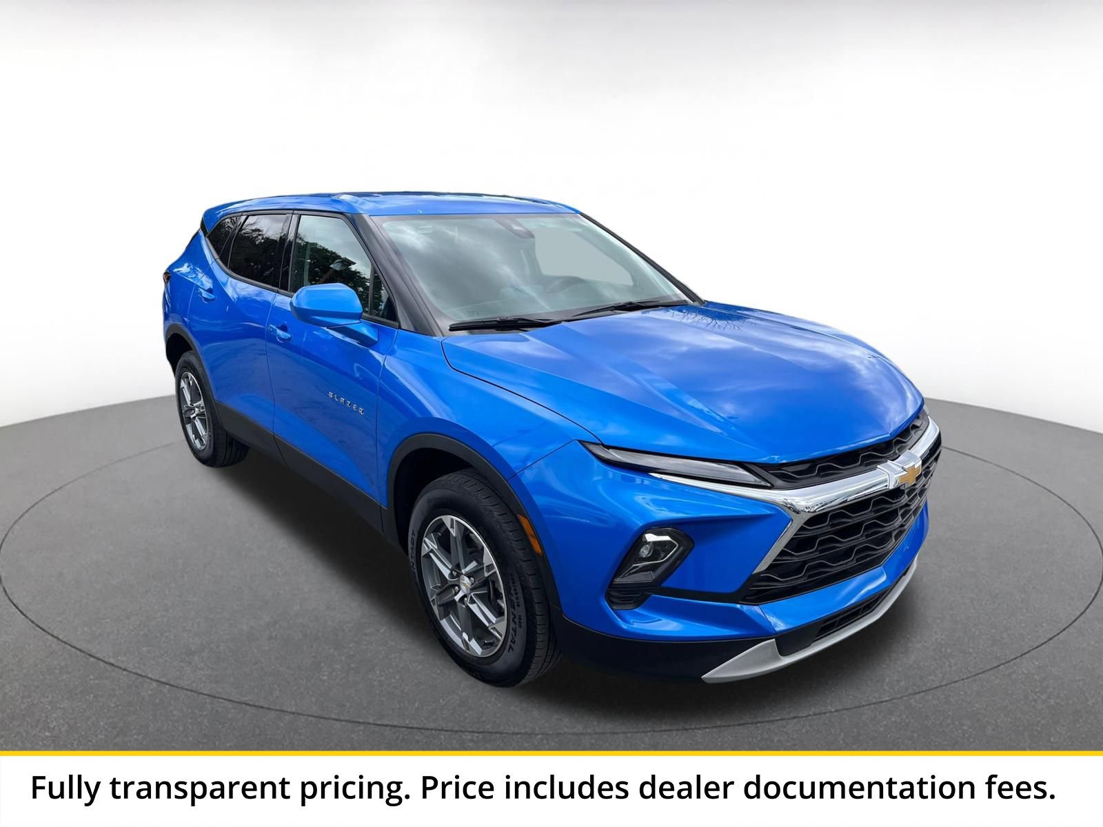 Used 2025 Chevrolet Blazer LT FWD image 1