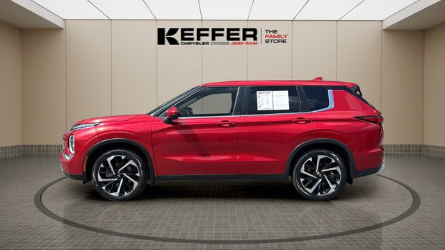 Used 2022 Mitsubishi Outlander SE image 2