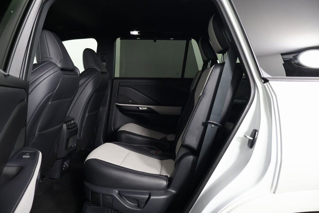 Certified 2025 Lexus TX 500h AWD w/ Technology Package image 11