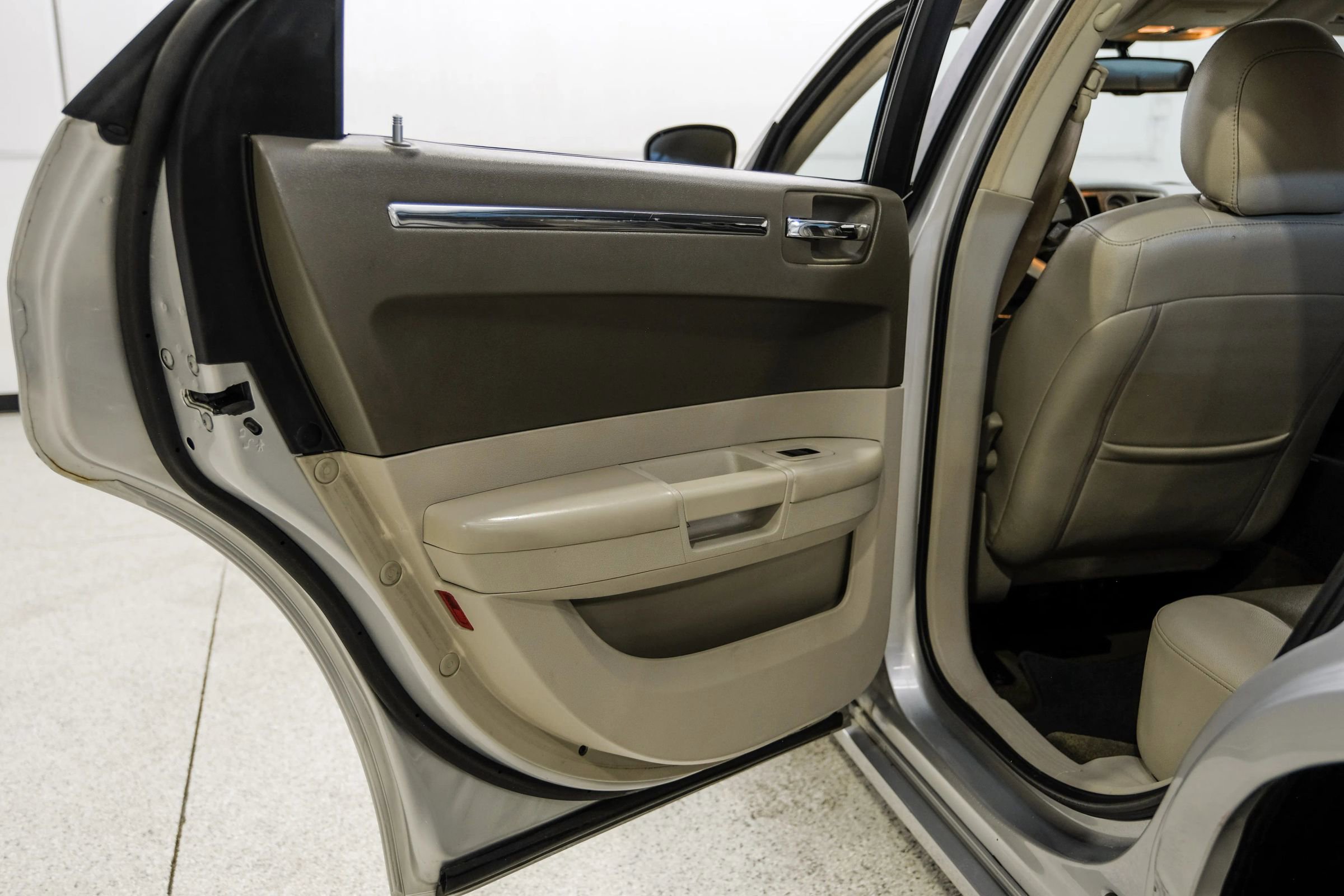 Used 2008 Chrysler 300 Touring image 46