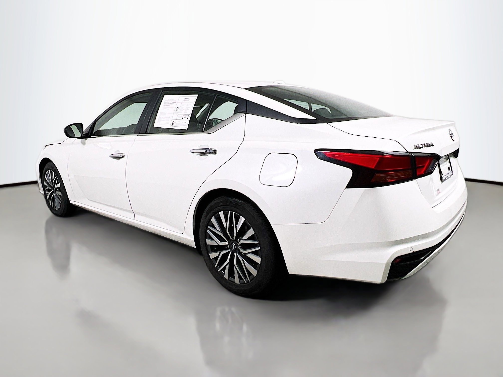 Used 2024 Nissan Altima 2.5 SV image 8