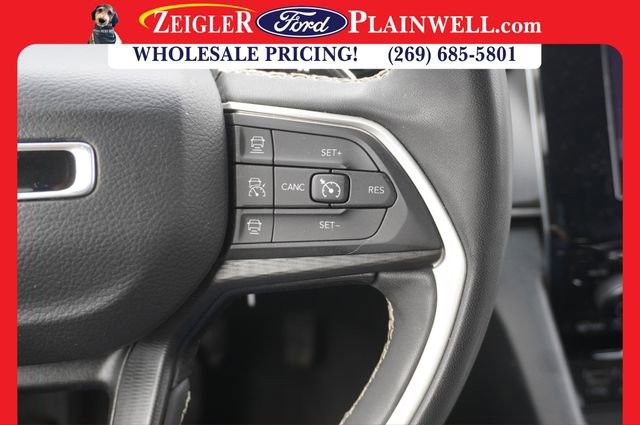 Used 2023 Jeep Grand Cherokee L Laredo image 28