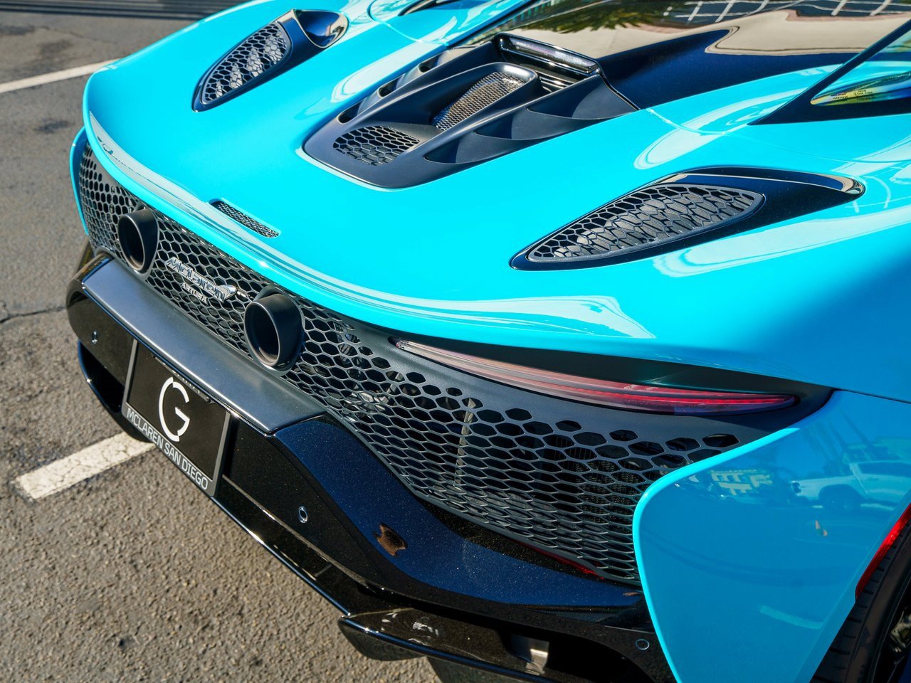 Used 2025 McLaren Artura Spider image 17