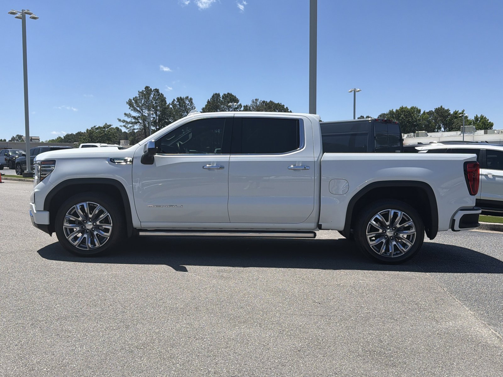 Used 2023 GMC Sierra 1500 Denali w/ Denali Reserve Package AWD/4WD image 9