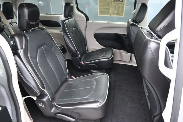 Used 2024 Chrysler Pacifica Limited FWD image 28