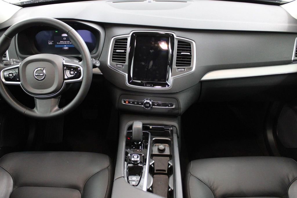 Certified 2025 Volvo XC90 B5 Core image 24
