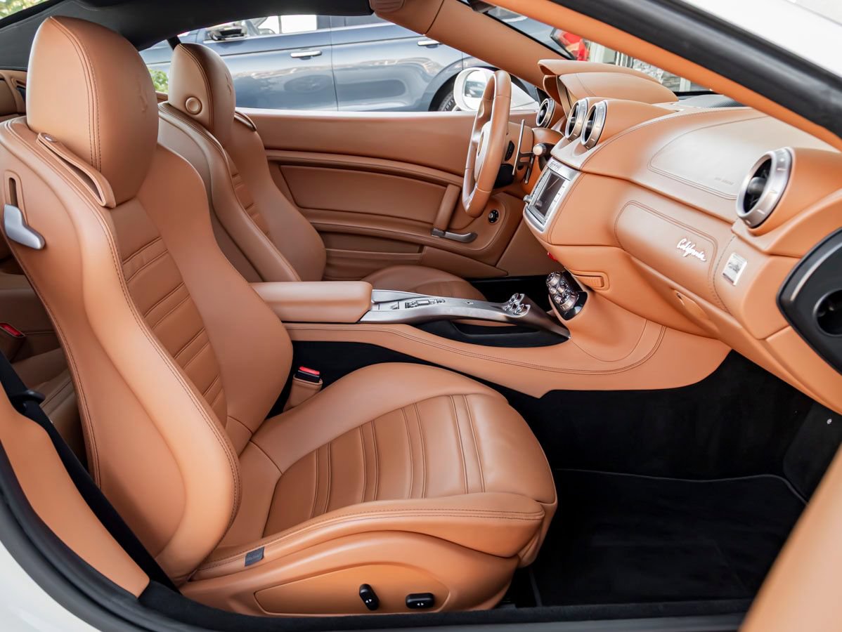 Used 2010 Ferrari California RWD image 36