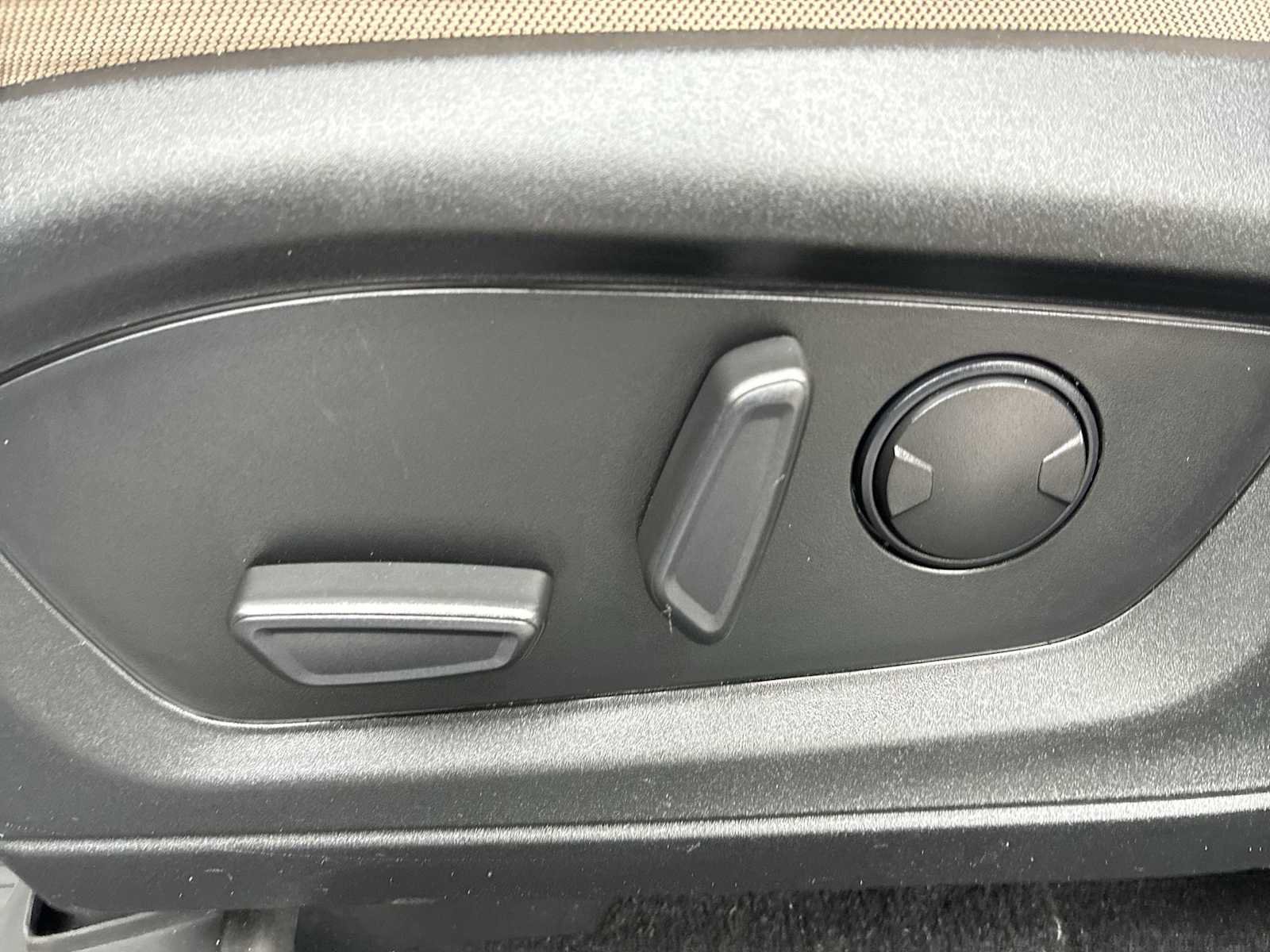 Used 2020 Ford Explorer XLT AWD/4WD image 14