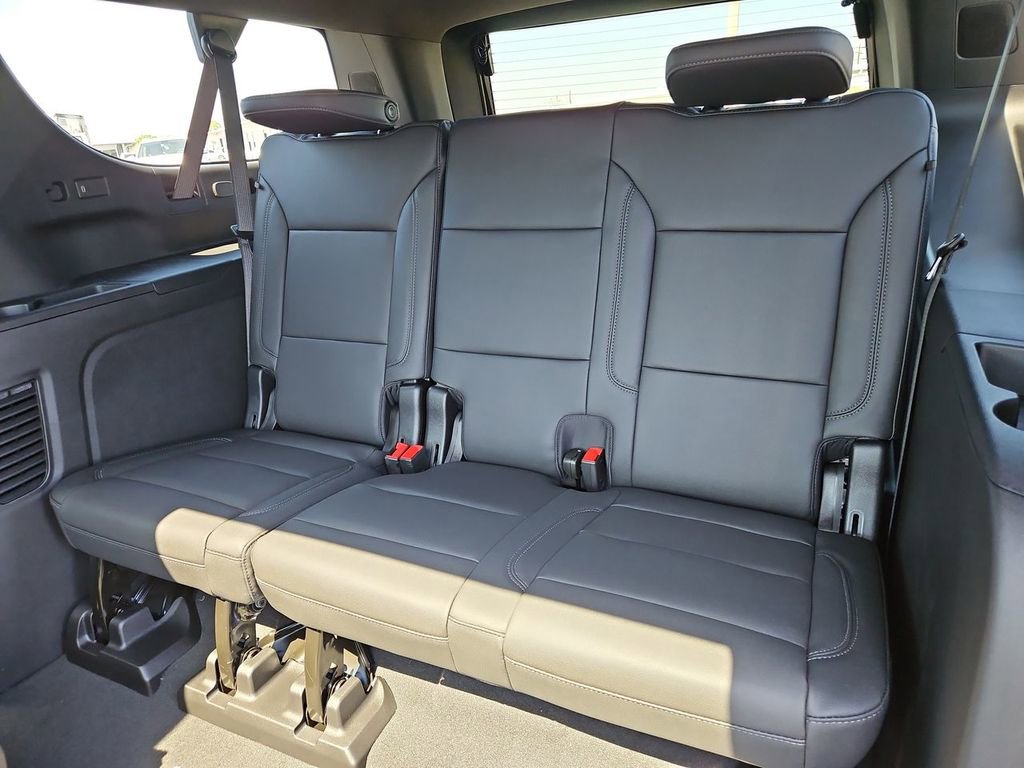 New 2026 Chevrolet Suburban Z71 w/ Comfort Package AWD/4WD image 28