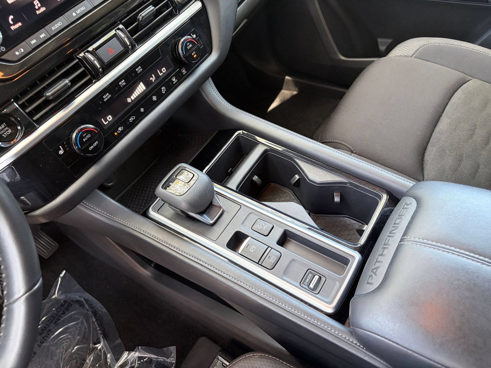 Used 2025 Nissan Pathfinder SV FWD image 44