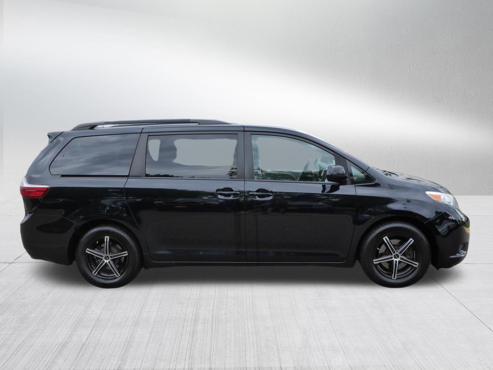 Used 2016 Toyota Sienna LE FWD image 8