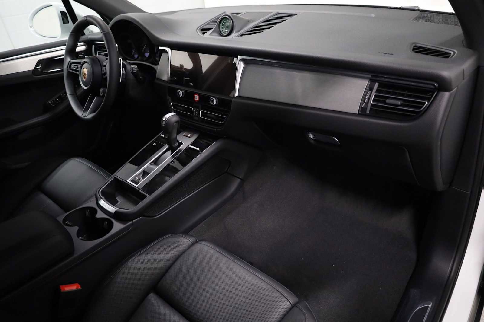 New 2026 Porsche Macan image 6