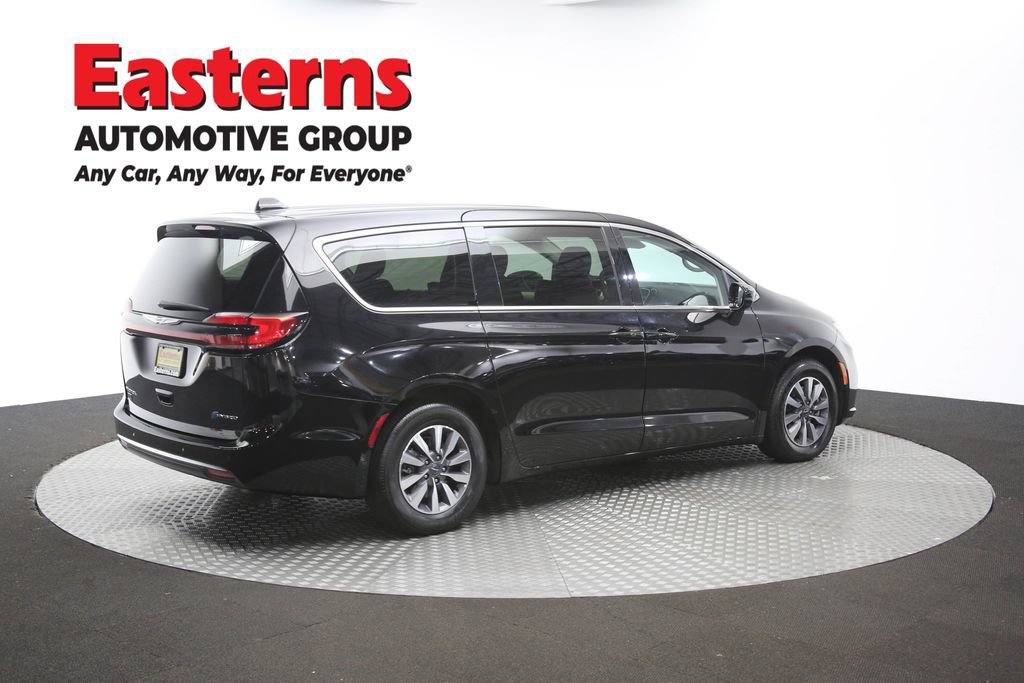 Used 2024 Chrysler Pacifica Limited FWD image 42