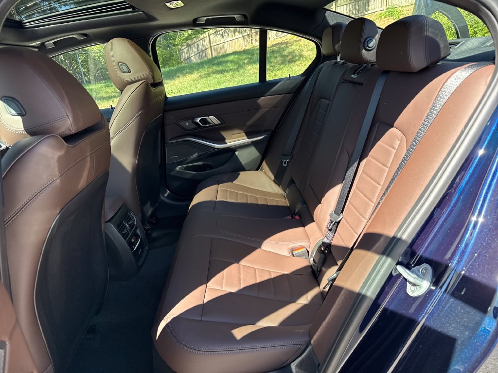 New 2026 BMW 330i xDrive Sedan w/ Premium Package AWD/4WD image 23
