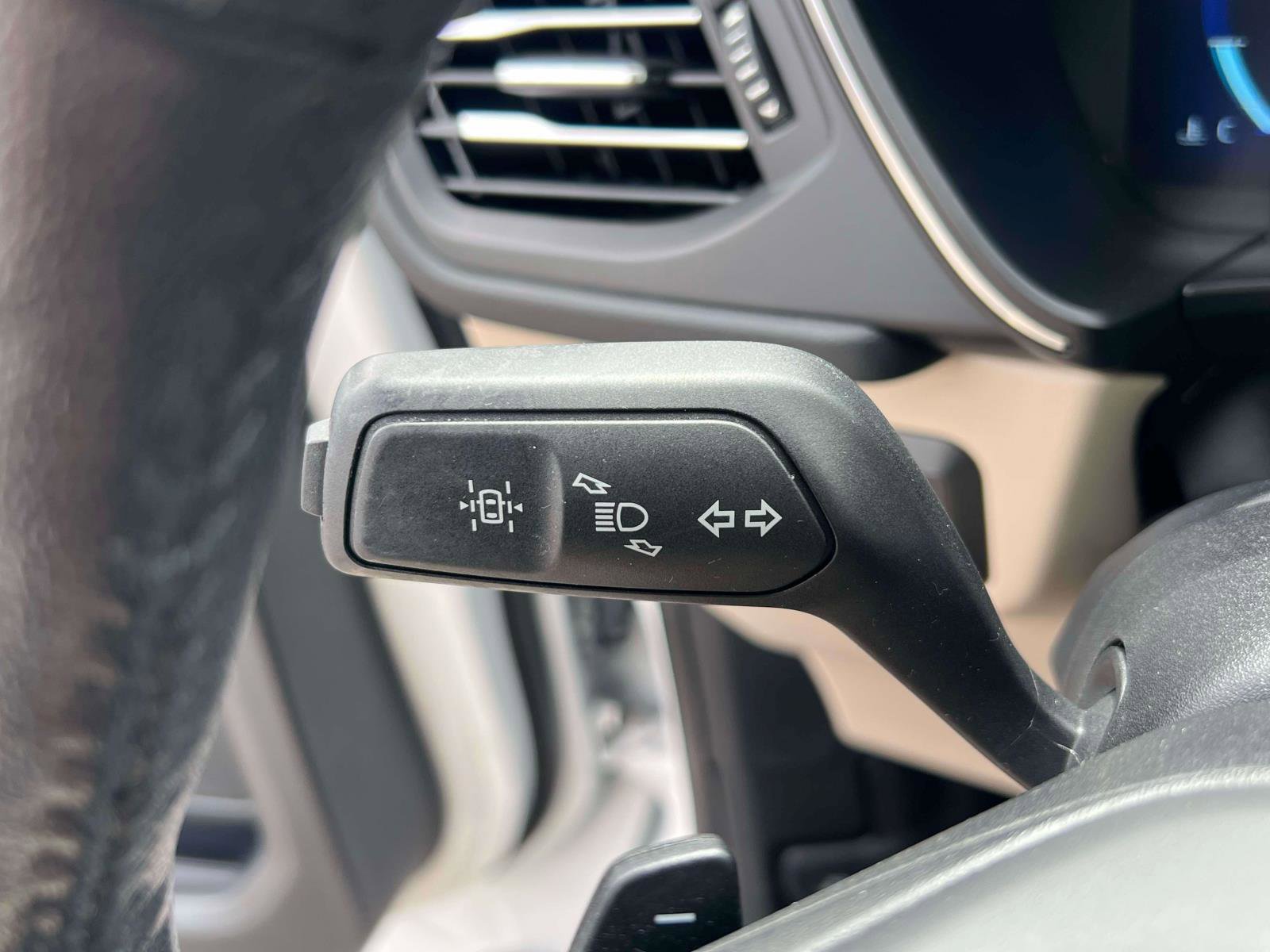 Used 2020 Ford Escape Titanium AWD/4WD image 18