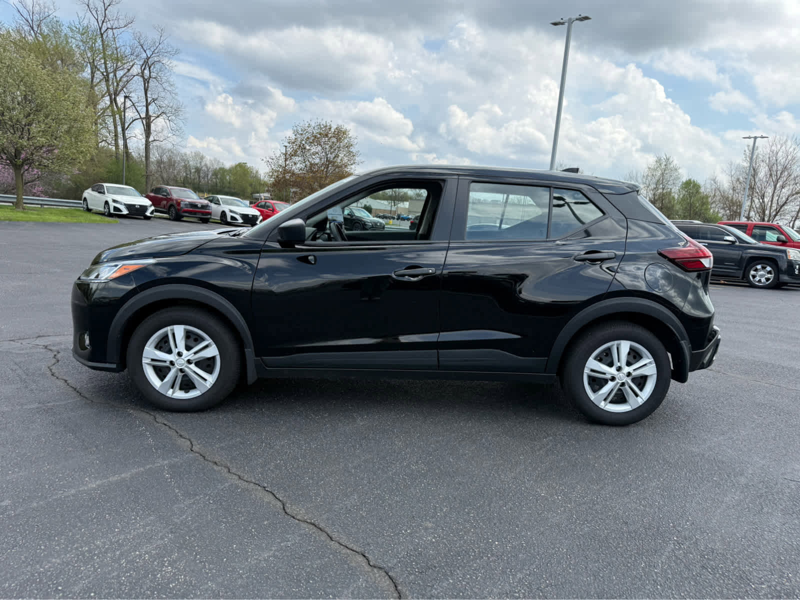 Used 2025 Nissan Kicks Play S FWD image 4