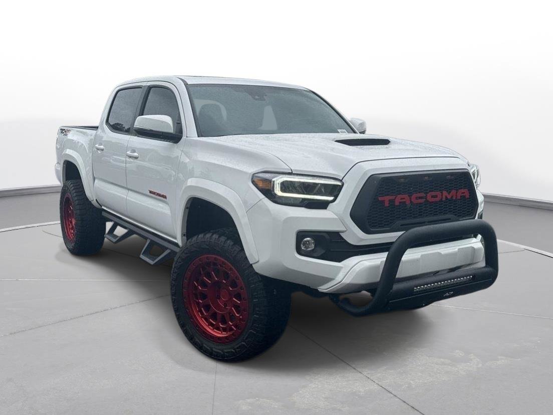 Used 2021 Toyota Tacoma TRD Sport w/ TRD Premium Sport Package AWD/4WD image 4