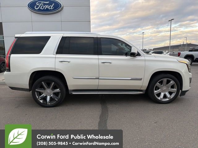 Used 2015 Cadillac Escalade Luxury image 8