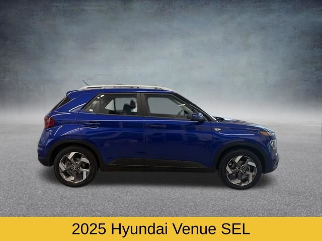 Used 2025 Hyundai Venue SEL image 3