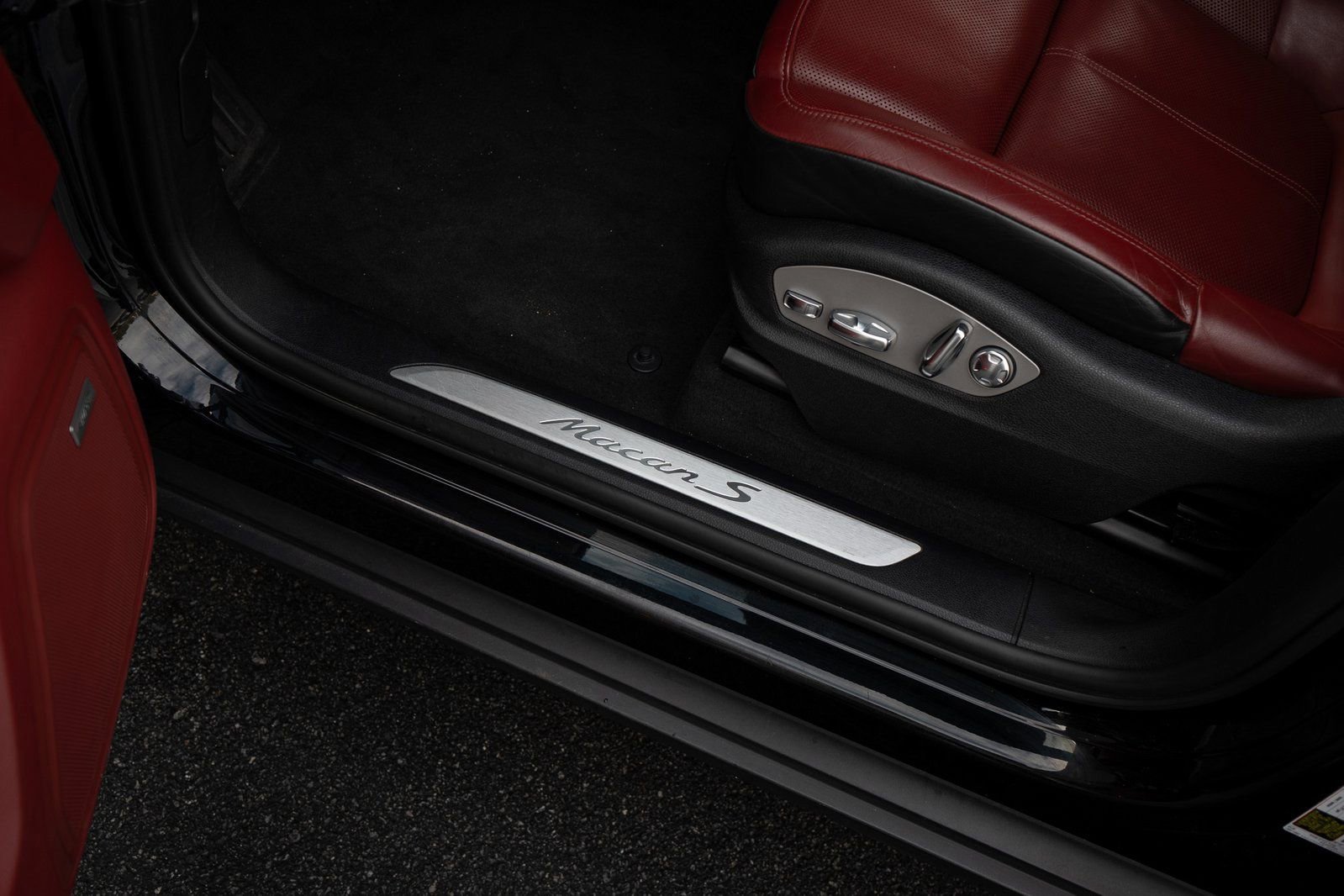 Used 2022 Porsche Macan S w/ Premium Package Plus image 34