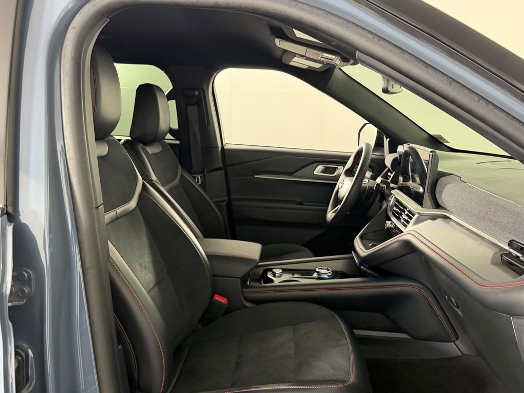 Used 2025 Ford Explorer ST AWD/4WD image 28