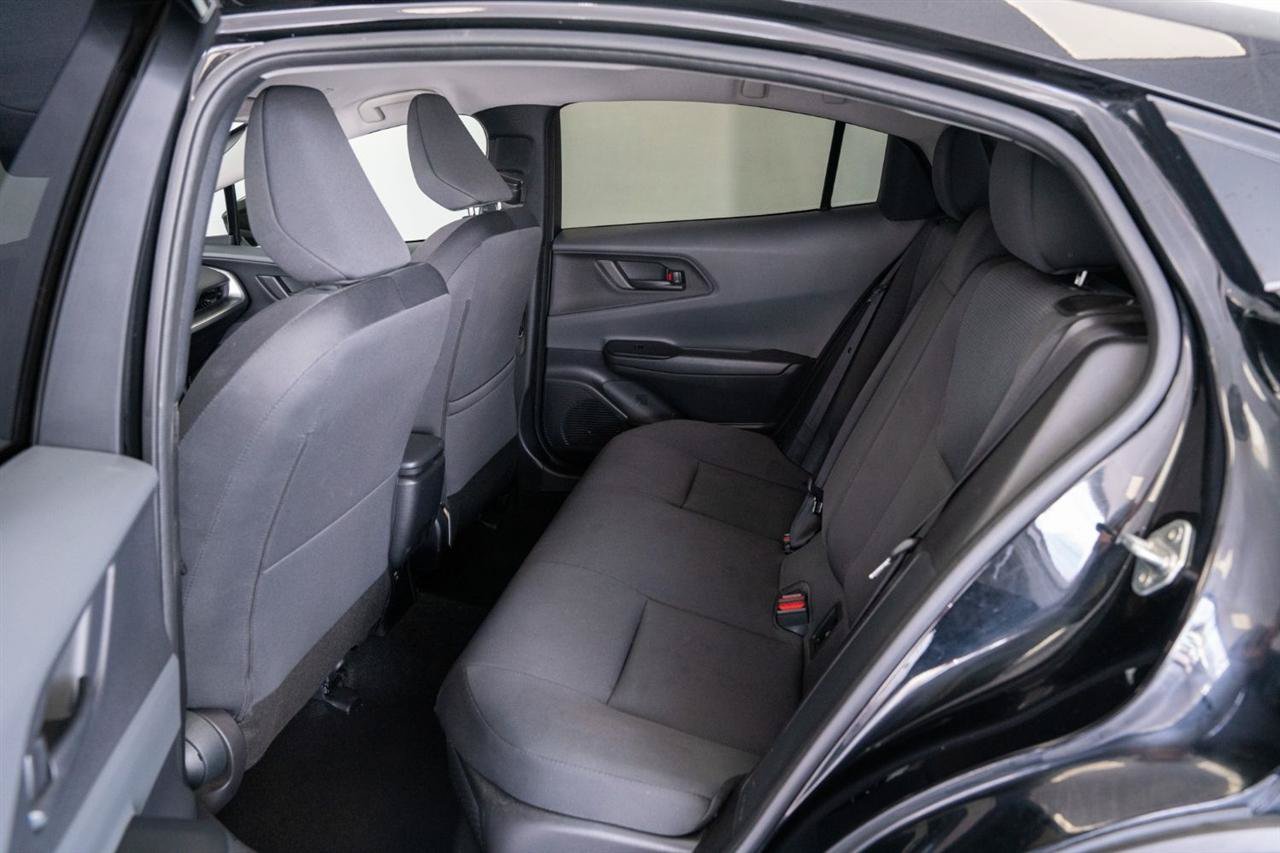 Used 2025 Toyota Prius LE FWD image 22