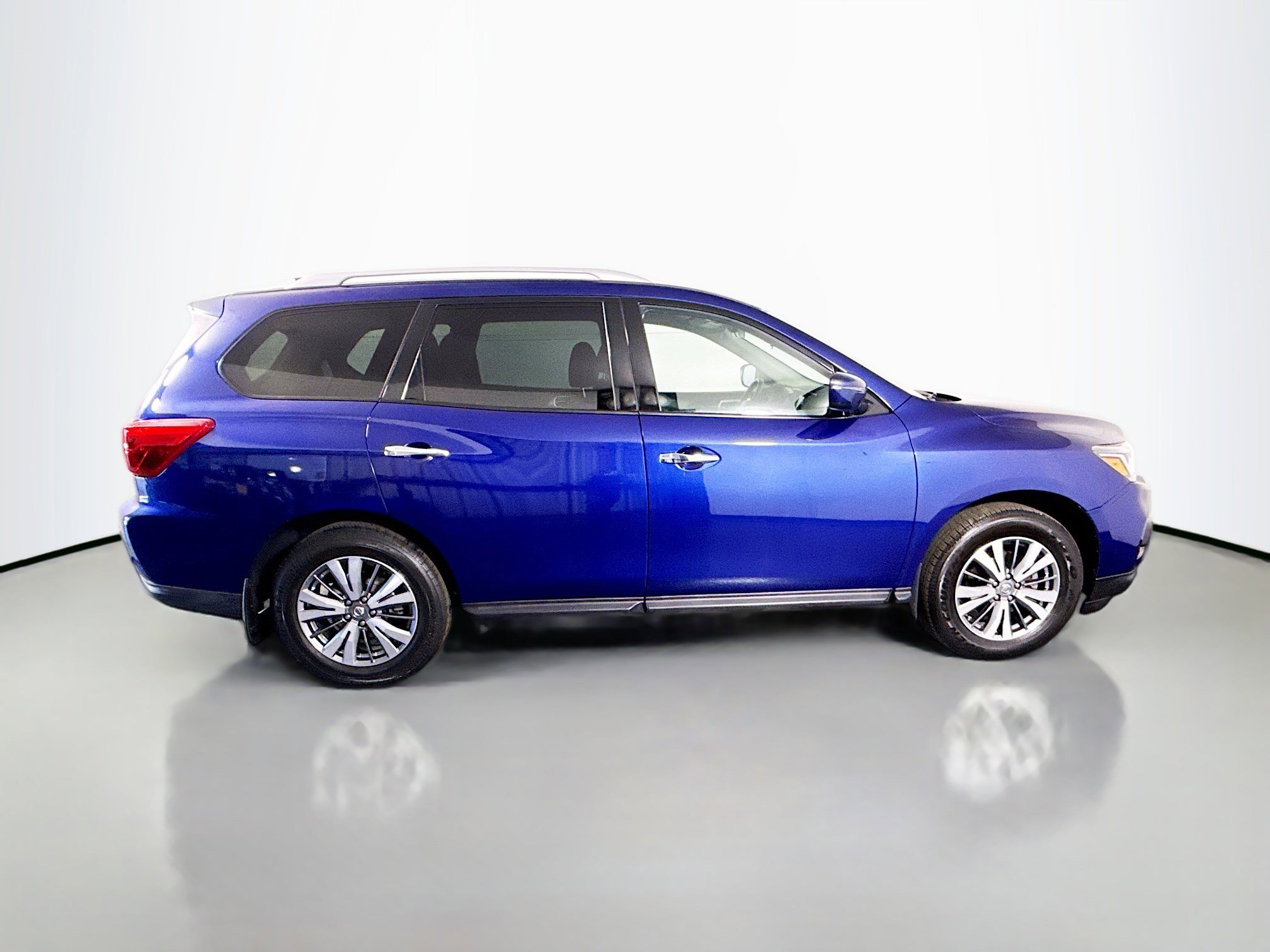 Used 2020 Nissan Pathfinder S image 11