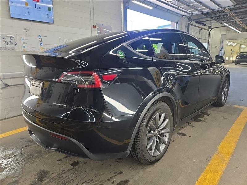 Used 2022 Tesla Model Y Long Range AWD/4WD image 10