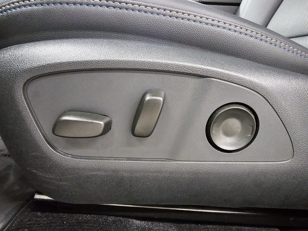 Used 2025 Chevrolet Equinox EV LT w/ Convenience Package FWD image 15