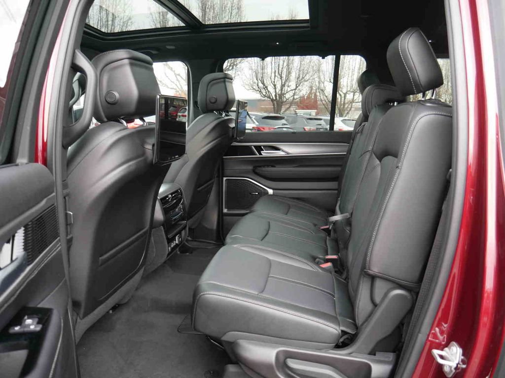 New 2025 Jeep Wagoneer L Series II w/ Convenience Group I AWD/4WD image 16