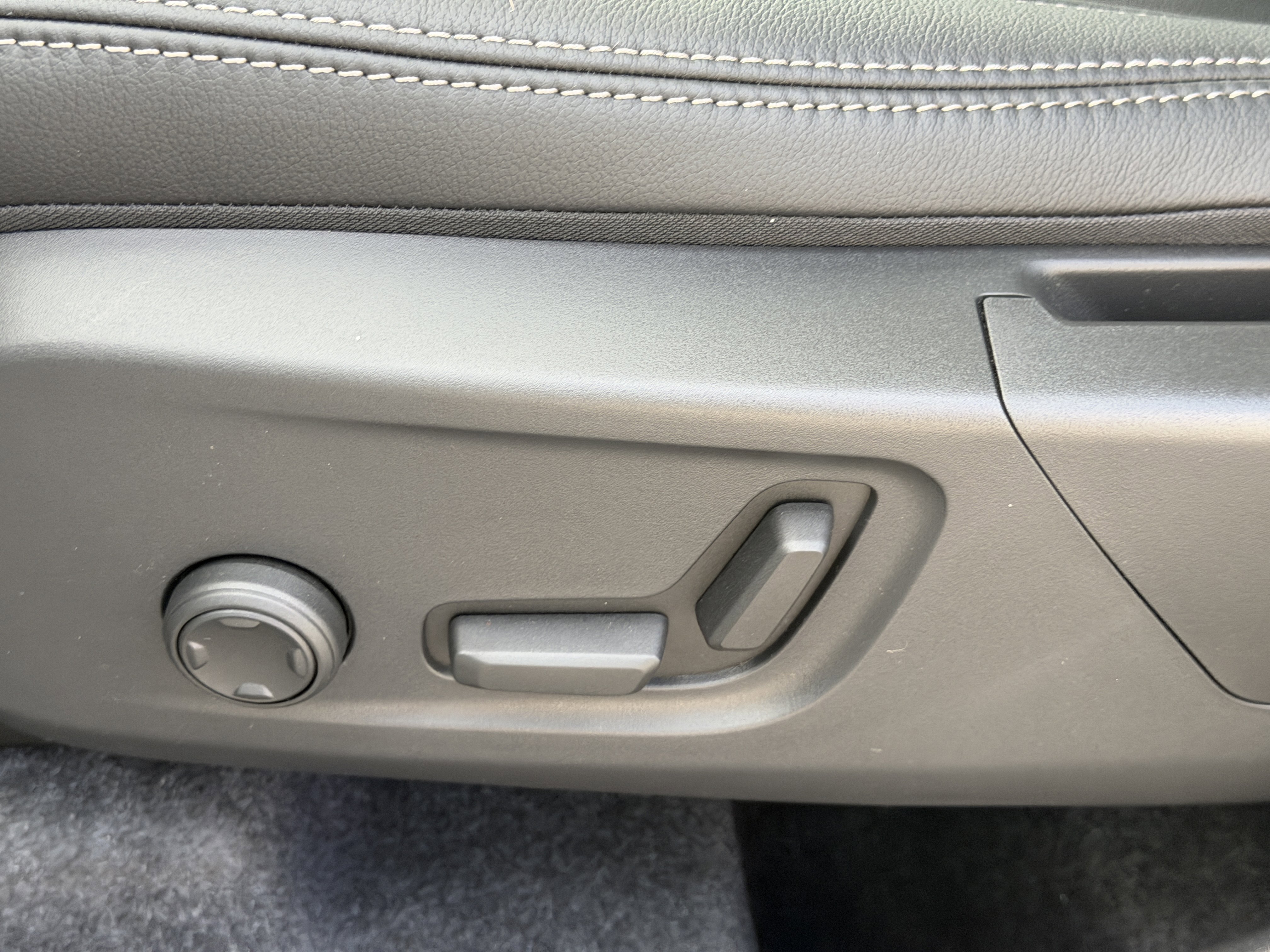 New 2026 Volvo XC40 B5 Core w/ Protection Package image 23