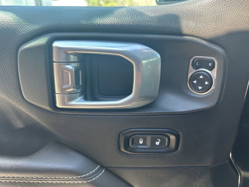 Used 2022 Jeep Wrangler Unlimited Sahara w/ Cold Weather Group AWD/4WD image 15